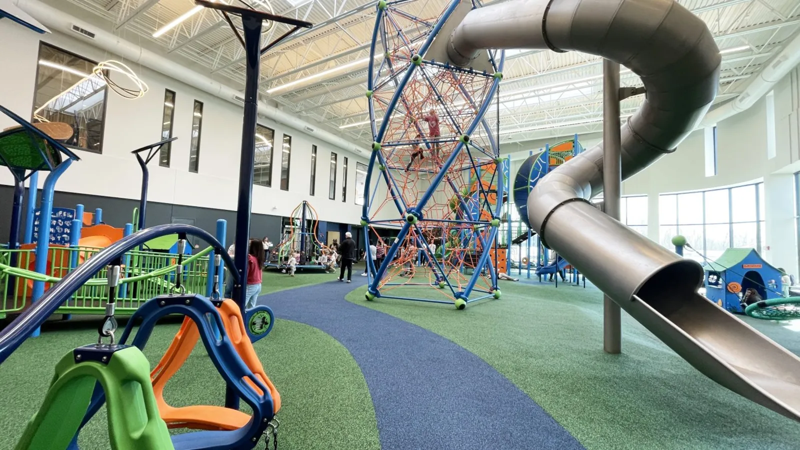 Kids climbing the net tower inside the K.U.B.E. indoor playground